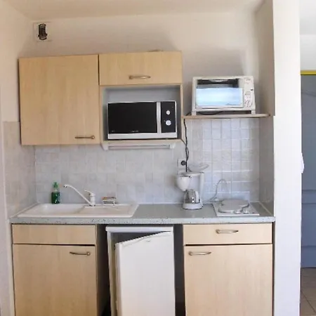Gardette - T2 Pour 6 Personnes Proche Place A Mae-8481 * Reallon
